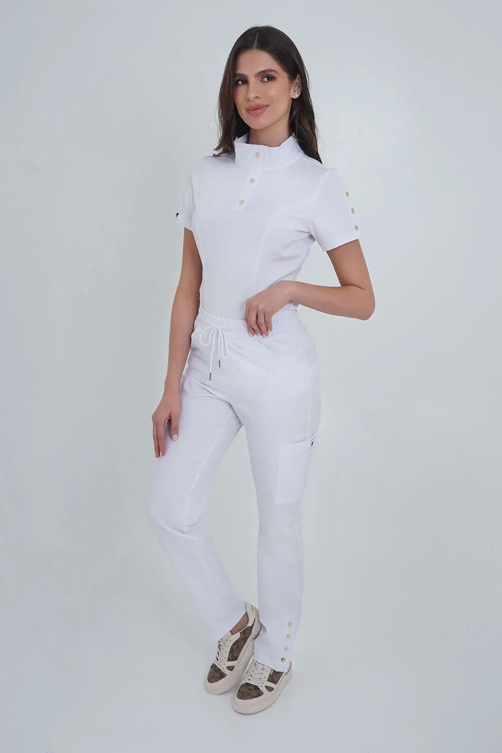 camisa médica Roma Blanco – tela antifluida resistente Gaphant Colombia