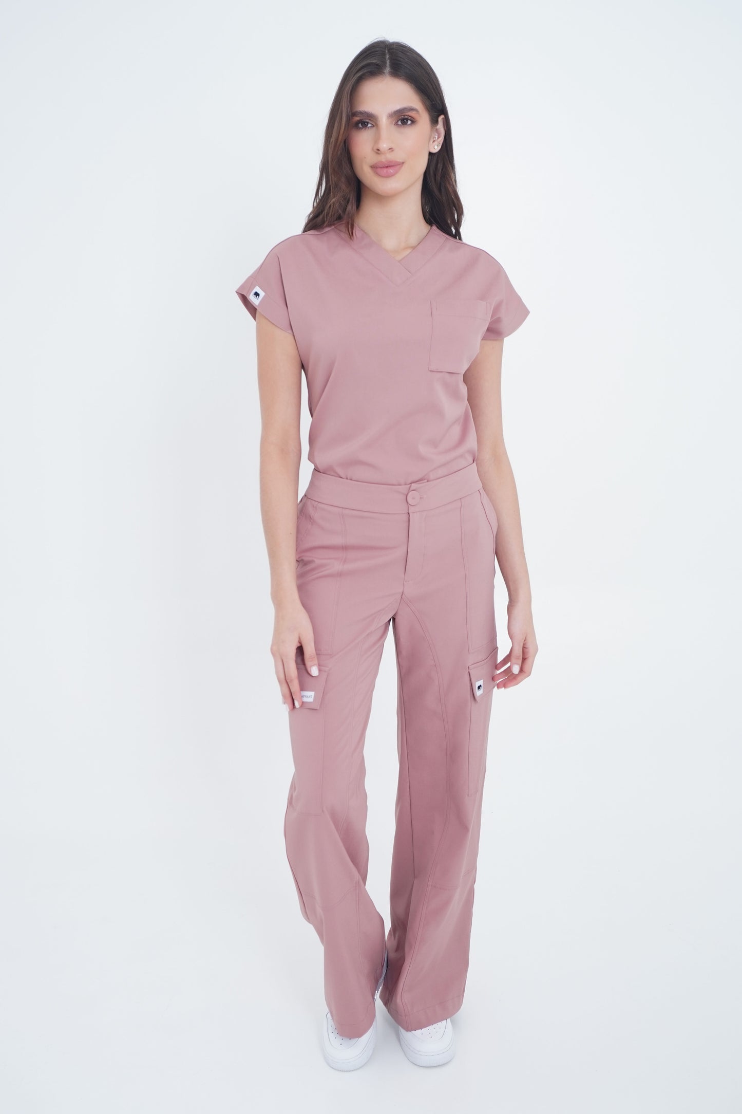 Pantalón médico cargo rosa ceniza Gaphant de bota ancha, vista frontal completa