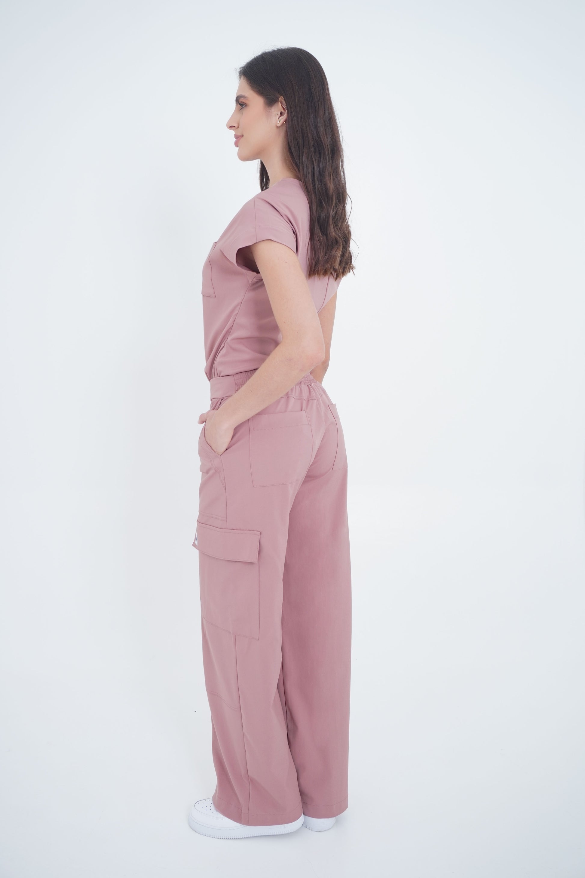 Pantalón médico cargo rosa ceniza Gaphant de bota ancha, vista frontal completa