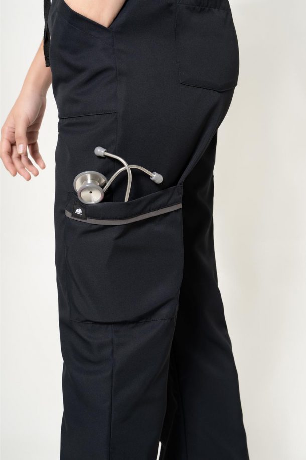 gaphant-uniformes-medicos-para-mujer-camisa-universal- de lado